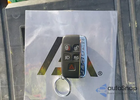 2017 Jaguar Xe 35T Prestige z USA, uszkodzony, nr VIN SAJAK4BVXHA963932